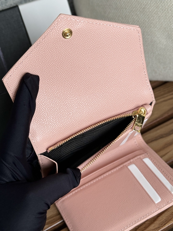 イヴサンローラン財布着用イメージ